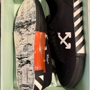 Men’s size 12 Off White canvas sneakers